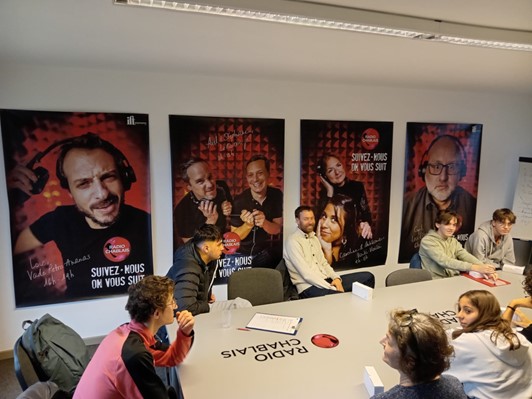 Un beau cadeau pour chacun après la visite d&rsquo;une radio locale
